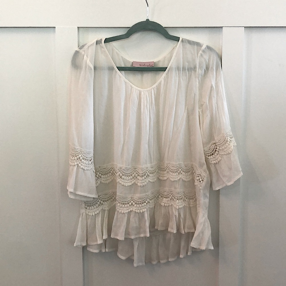 Cream sheet top with lace detail